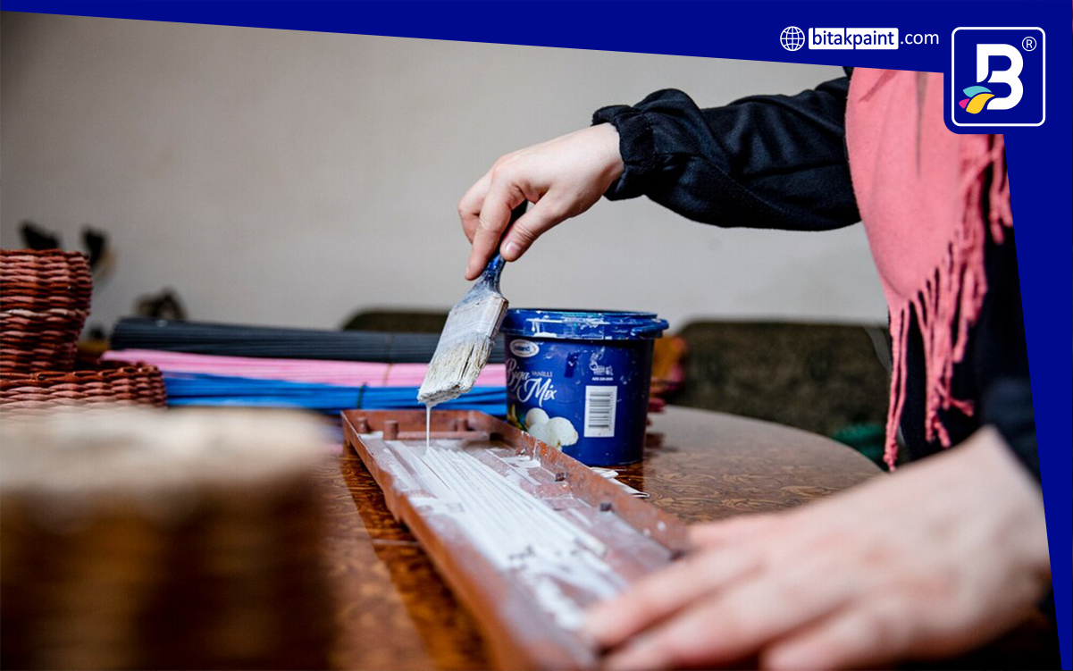 مراحل اجرای رنگ پلی اورتان چوب